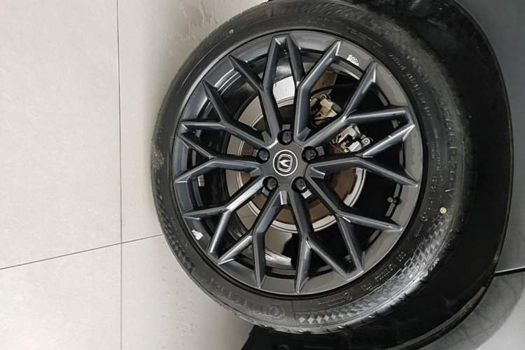 Used CHANGAN UNI-T 2022 2.0T Flagship Edition Right Rear Wheel Hub
