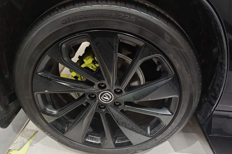 Used CHANGAN UNI-T 2022 1.5T Sport Edition Flagship Version Right Rear Wheel Hub