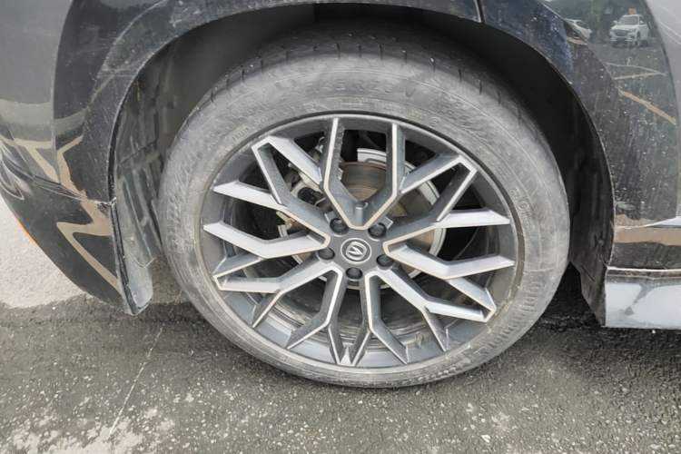 Used CHANGAN UNI-T 2022 1.5T Prestige Version Right Rear Wheel Hub