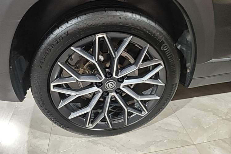 Used CHANGAN UNI-T 2022 1.5T Prestige Version Right Rear Wheel Hub