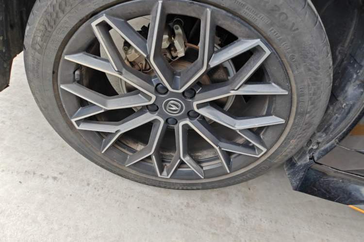Used CHANGAN UNI-T 2022 1.5T Prestige Version Right Rear Wheel Hub