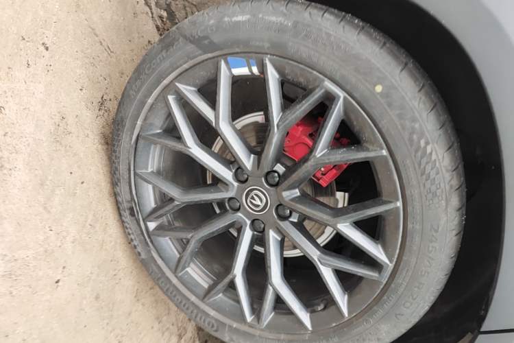 Used CHANGAN UNI-T 2022 2.0T Prestige Version Right Rear Wheel Hub