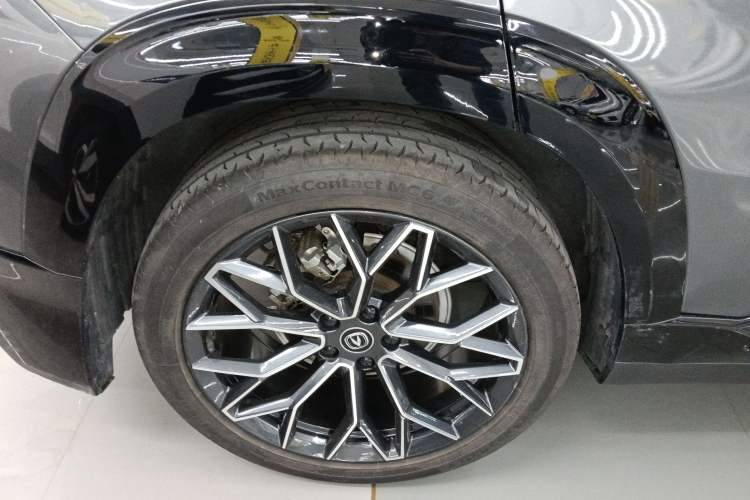 Used CHANGAN UNI-T 2022 1.5T Luxury Edition Right Rear Wheel Hub
