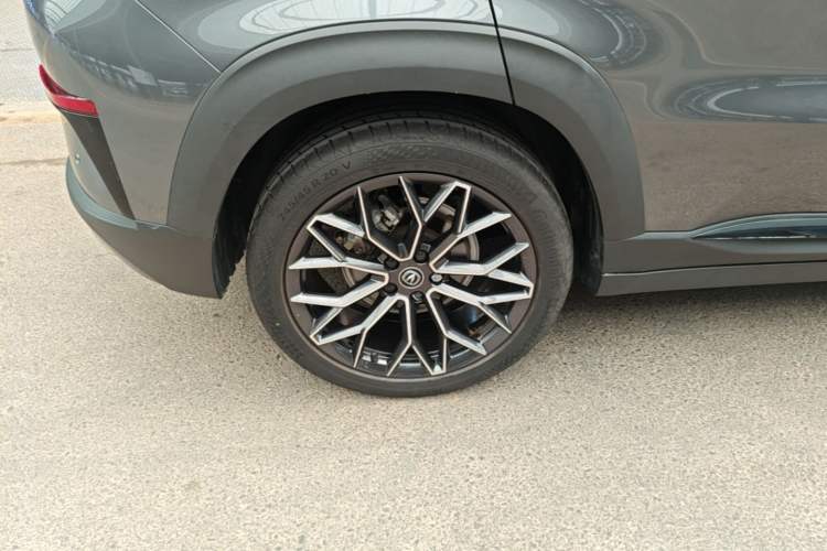 Used CHANGAN UNI-T 2022 1.5T Prestige Version Right Rear Wheel Hub