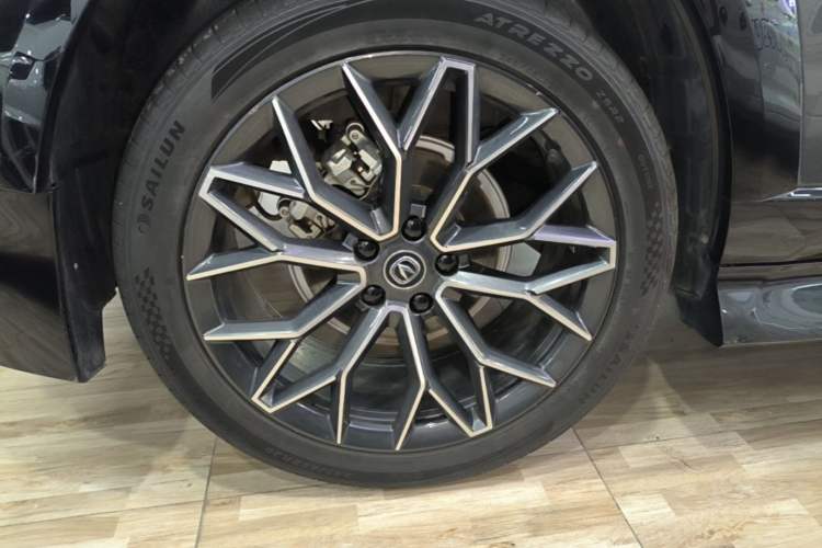 Used CHANGAN UNI-T 2022 1.5T Prestige Version Right Rear Wheel Hub
