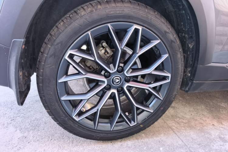 Used CHANGAN UNI-T 2022 1.5T Prestige Version Right Rear Wheel Hub