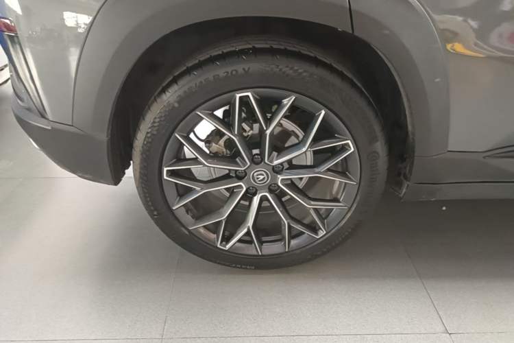 Used CHANGAN UNI-T 2022 1.5T Prestige Version Right Rear Wheel Hub
