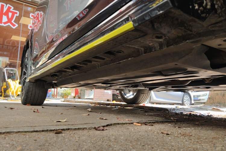 Used CHANGAN UNI-T 2022 1.5T Sport Edition Premium Version Right Side Sill