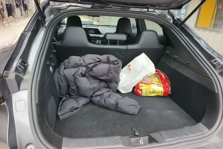 Used CHANGAN UNI-T 2022 1.5T Prestige Version Trunk