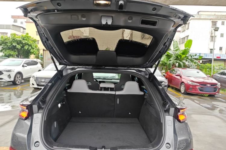Used CHANGAN UNI-T 2022 1.5T Prestige Version Trunk
