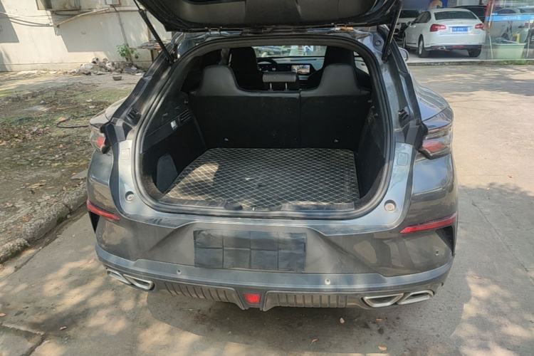 Used CHANGAN UNI-T 2022 1.5T Prestige Version Trunk