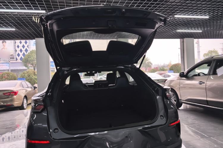 Used CHANGAN UNI-T 2022 1.5T Prestige Version Trunk