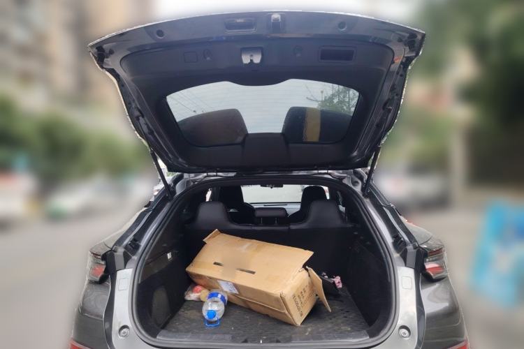 Used CHANGAN UNI-T 2022 1.5T Prestige Version Trunk