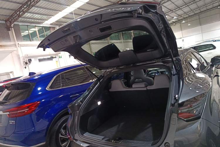 Used CHANGAN UNI-T 2022 1.5T Prestige Version Trunk