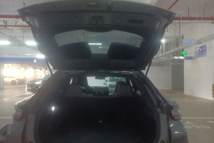 Used CHANGAN UNI-T 2022 1.5T Prestige Version Trunk