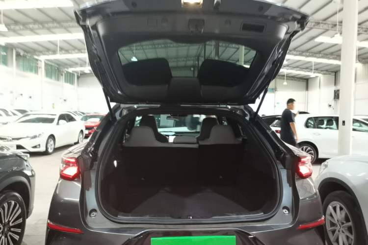 Used CHANGAN UNI-T 2022 1.5T Prestige Version Trunk