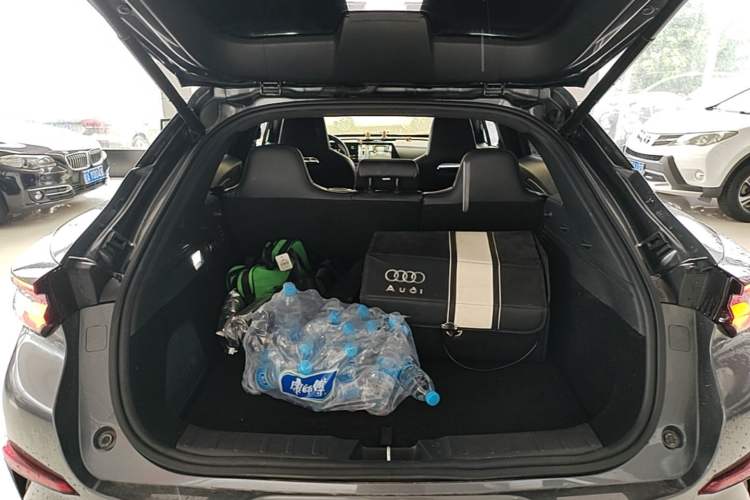 Used CHANGAN UNI-T 2022 2.0T Flagship Edition Trunk