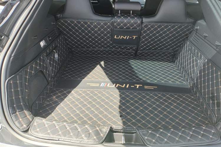Used CHANGAN UNI-T 2022 1.5T Prestige Version Trunk