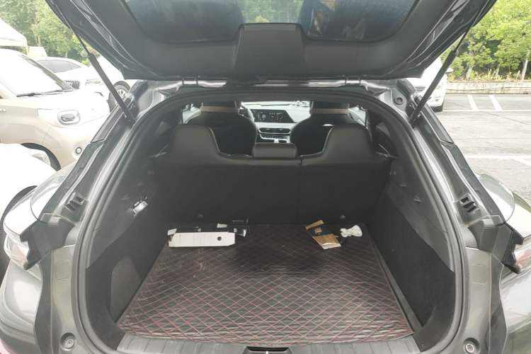Used CHANGAN UNI-T 2022 1.5T Prestige Version Trunk