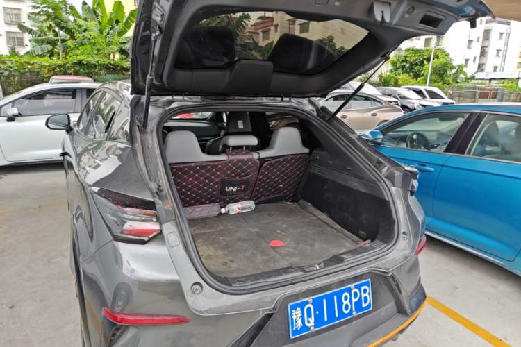 Used CHANGAN UNI-T 2022 1.5T Prestige Version Trunk