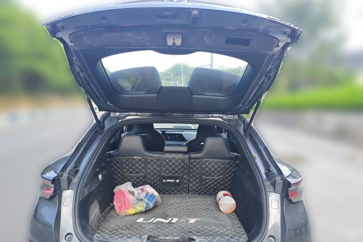 Used CHANGAN UNI-T 2022 1.5T Prestige Version Trunk