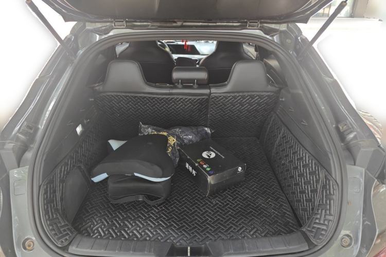 Used CHANGAN UNI-T 2022 1.5T Prestige Version Trunk