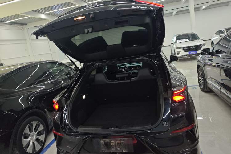 Used CHANGAN UNI-T 2022 1.5T Prestige Version Trunk