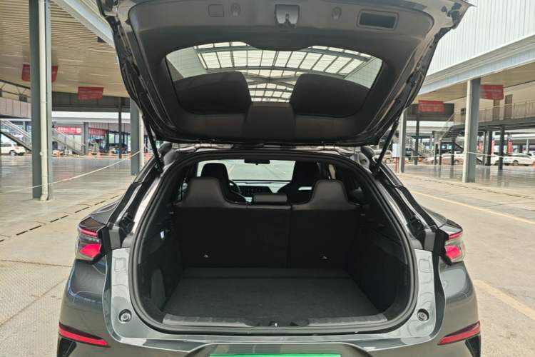 Used CHANGAN UNI-T 2022 1.5T Prestige Version Trunk