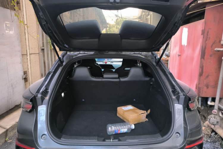 Used CHANGAN UNI-T 2022 1.5T Prestige Version Trunk
