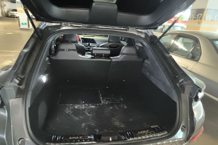 Used CHANGAN UNI-T 2022 2.0T Prestige Version Trunk