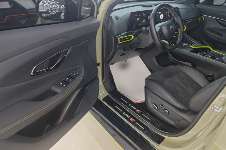 Used CHANGAN UNI-T 2022 2.0T Sport Edition Flagship Version Driver Seat