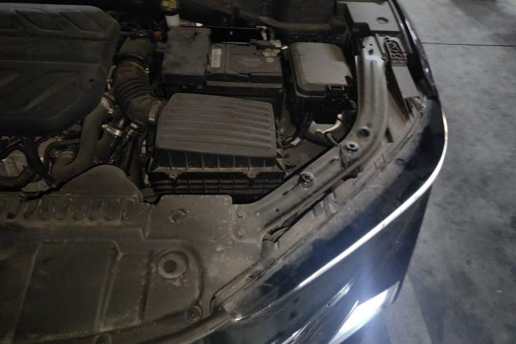 Used CHANGAN UNI-T 2022 1.5T Prestige Version Engine Bay Left