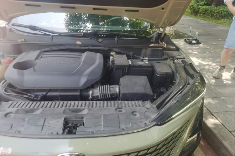 Used CHANGAN UNI-T 2022 2.0T Prestige Version Engine Bay Left