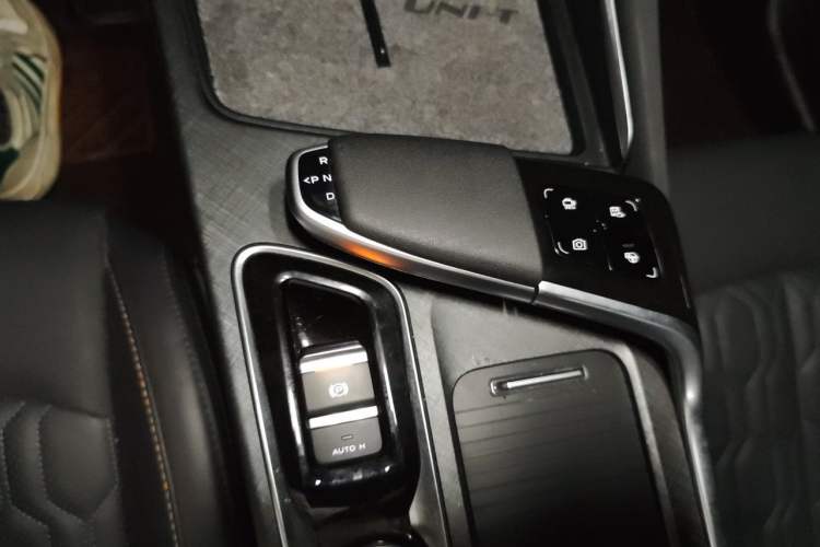 Used CHANGAN UNI-T 2022 1.5T Flagship Edition Gear Lever