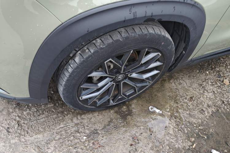 Used CHANGAN UNI-T 2022 1.5T Prestige Version Left Front Wheel Hub