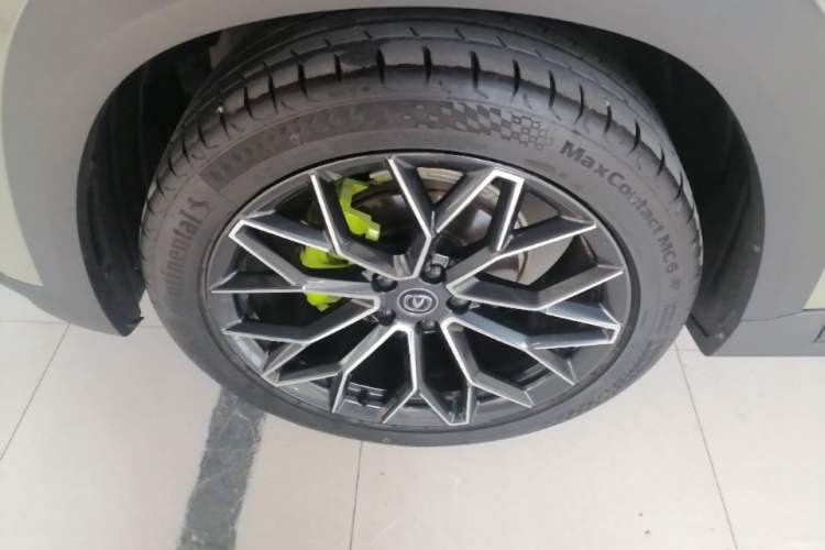 Used CHANGAN UNI-T 2022 1.5T Prestige Version Left Front Wheel Hub