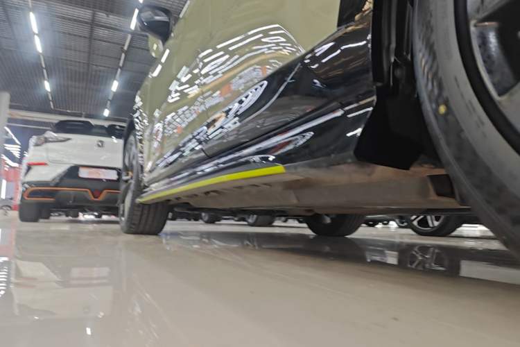 Used CHANGAN UNI-T 2022 2.0T Sport Edition Flagship Version Left Side Sill