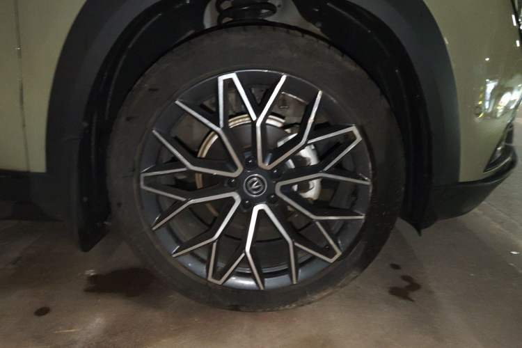 Used CHANGAN UNI-T 2022 1.5T Flagship Edition Right Front Wheel Hub