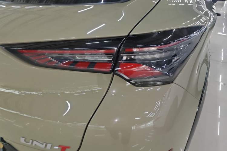 Used CHANGAN UNI-T 2022 2.0T Sport Edition Flagship Version Right Rear Taillight