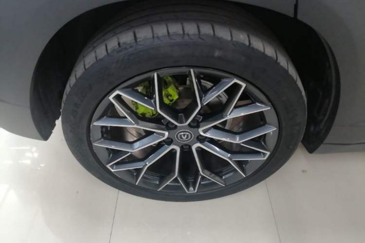 Used CHANGAN UNI-T 2022 1.5T Prestige Version Right Rear Wheel Hub