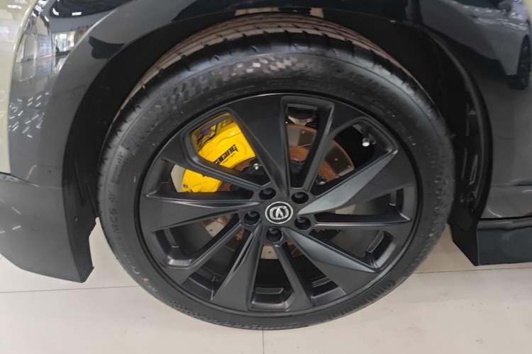 Used CHANGAN UNI-T 2022 2.0T Sport Edition Flagship Version Right Rear Wheel Hub