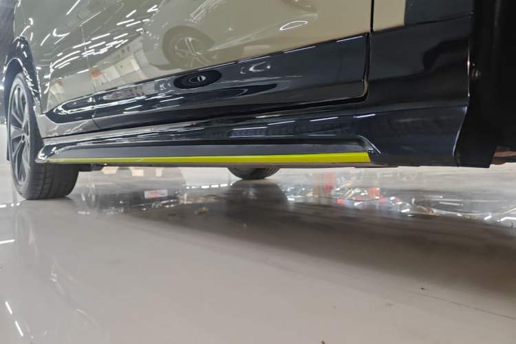 Used CHANGAN UNI-T 2022 2.0T Sport Edition Flagship Version Right Side Sill