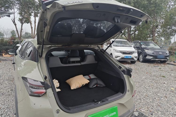 Used CHANGAN UNI-T 2022 1.5T Prestige Version Trunk