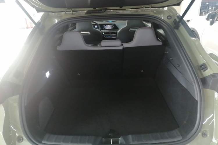 Used CHANGAN UNI-T 2022 1.5T Prestige Version Trunk