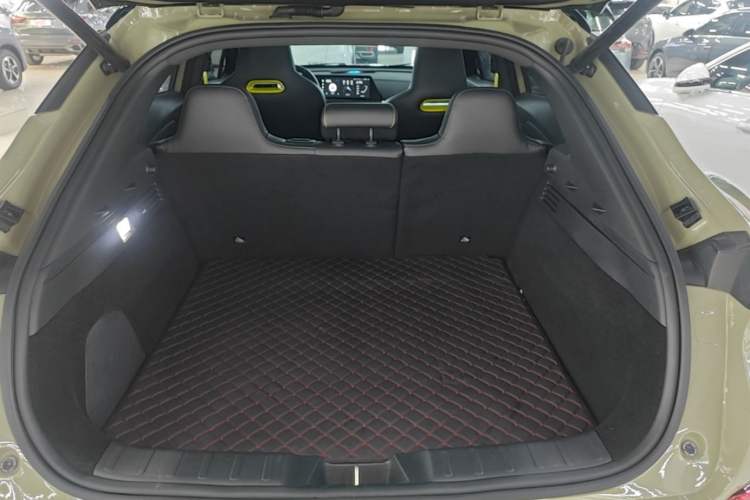Used CHANGAN UNI-T 2022 2.0T Sport Edition Flagship Version Trunk