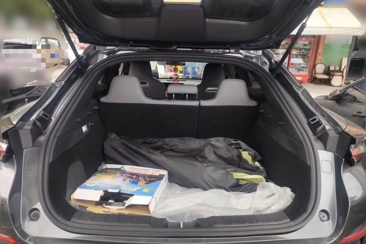 Used CHANGAN UNI-T 2022 1.5T Prestige Version Trunk