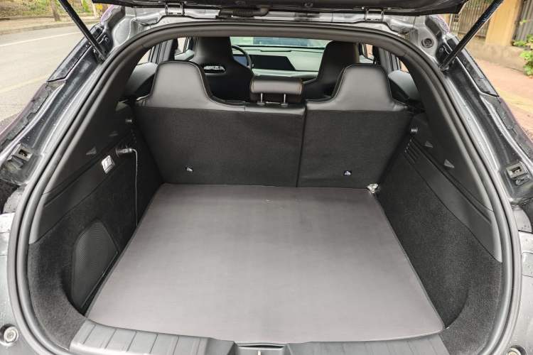 Used CHANGAN UNI-T 2022 1.5T Prestige Version Trunk
