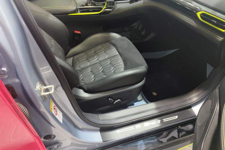 Used CHANGAN UNI-T 2022 1.5T Sport Edition Flagship Version Right Front Seat