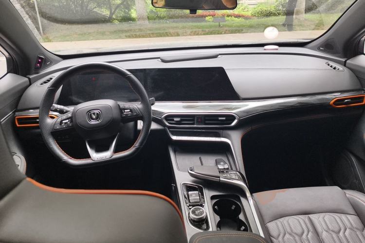 Used CHANGAN UNI-T 2022 1.5T Sport Edition Flagship Version Center Console