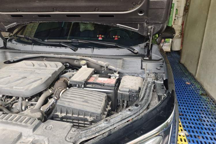 Used CHANGAN UNI-T 2022 1.5T Prestige Version Engine Bay Left